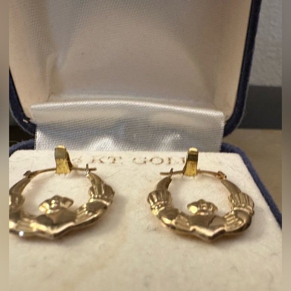 14K Gold Claddagh Creole Hoop Earrings - Picture 4 of 5